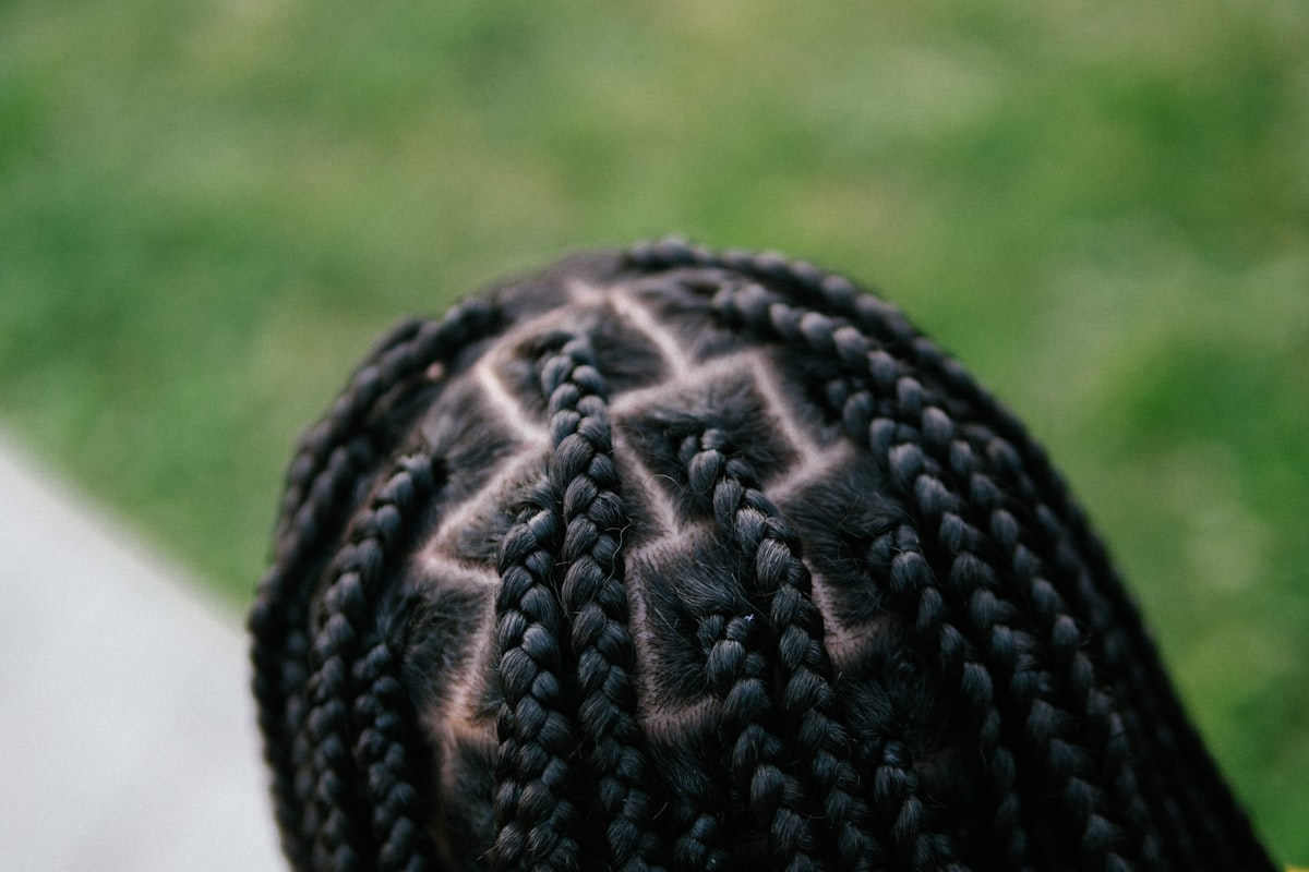 Knotless box braids — parting detail